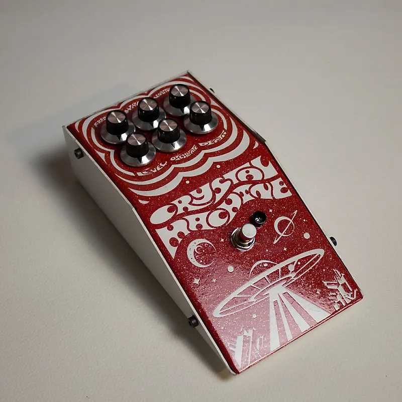 Lo-Fi Mind Effects Crystal Machine White Over Red