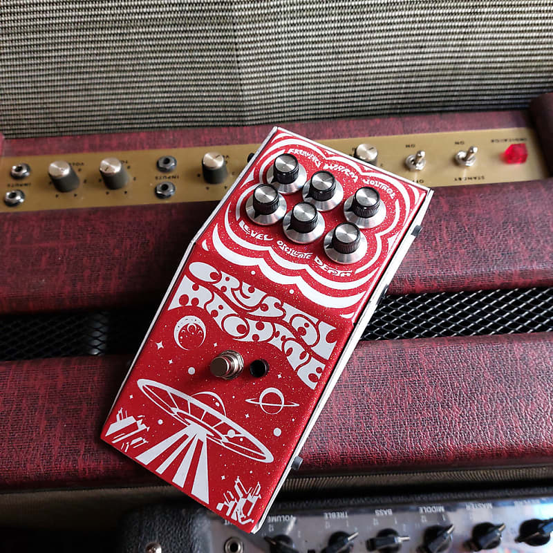 Lo-Fi Mind Effects Crystal Machine White Over Red