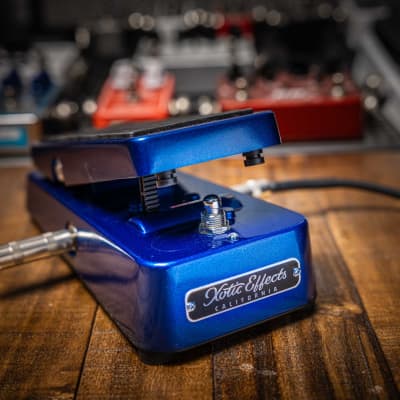 Xotic XW-2 Wah Limited Metallic Blue